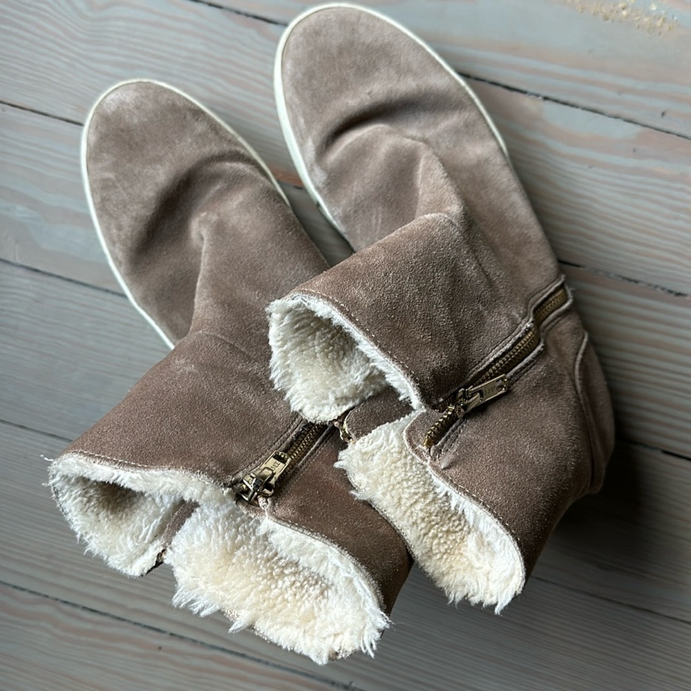 J slides, good condition , great winter casual bootie!